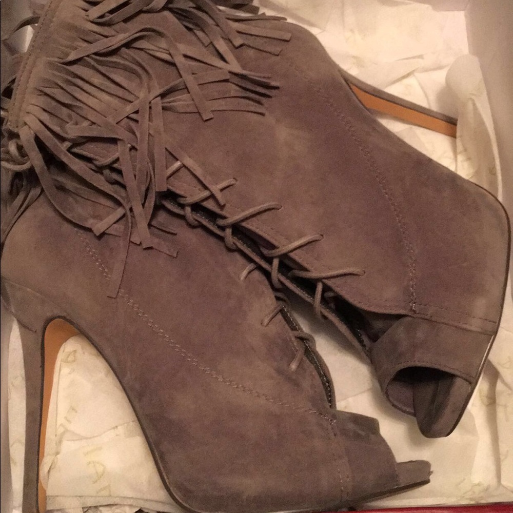 Boots - Picture 3 of 3